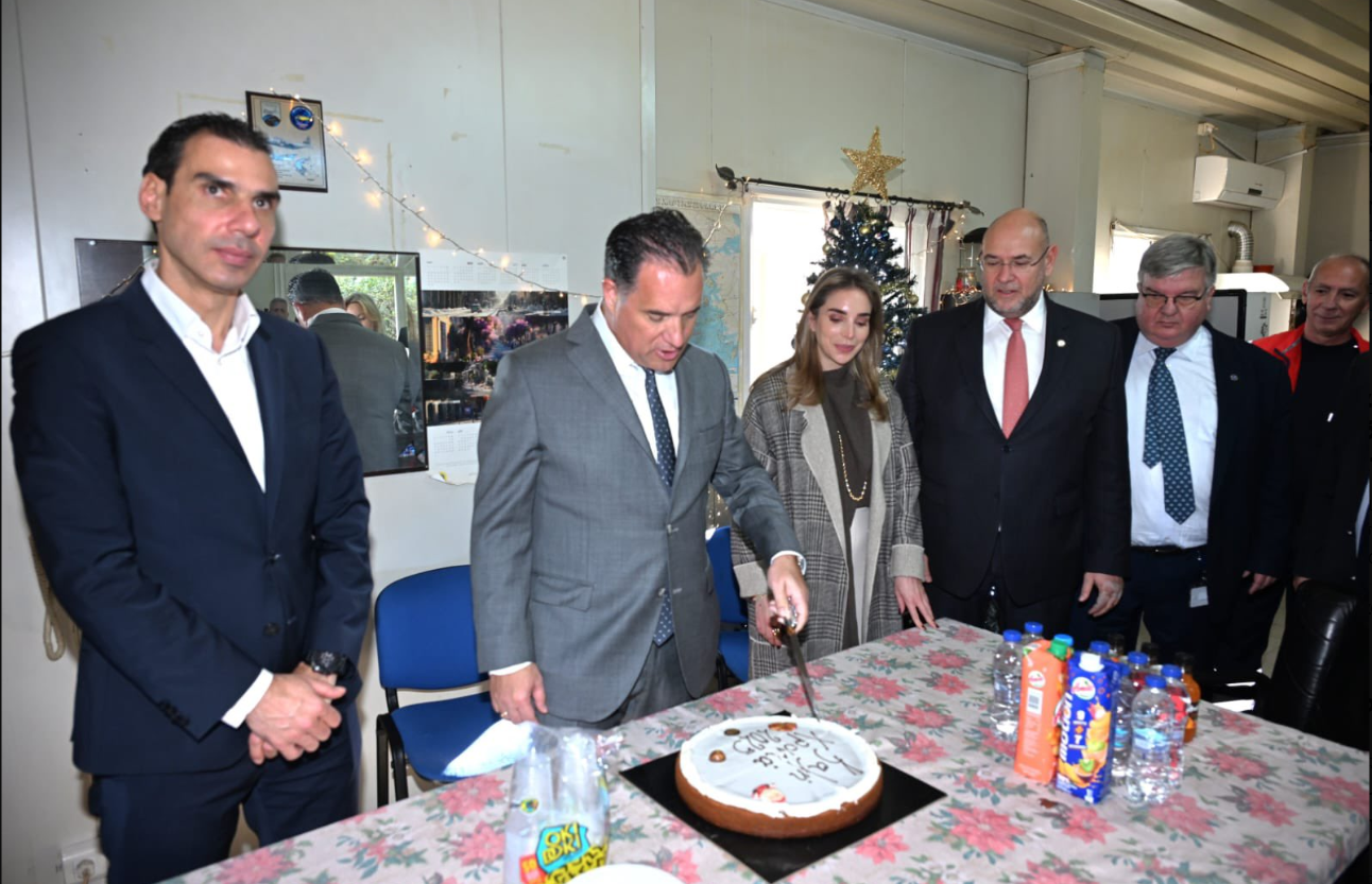 Γεωργιάδης Επίσκεψη σε ΕΚΑΒ, Σισμανόγλειο, Θριάσειο και ΚΑΤ την πρώτη μέρα του χρόνου (tweets)