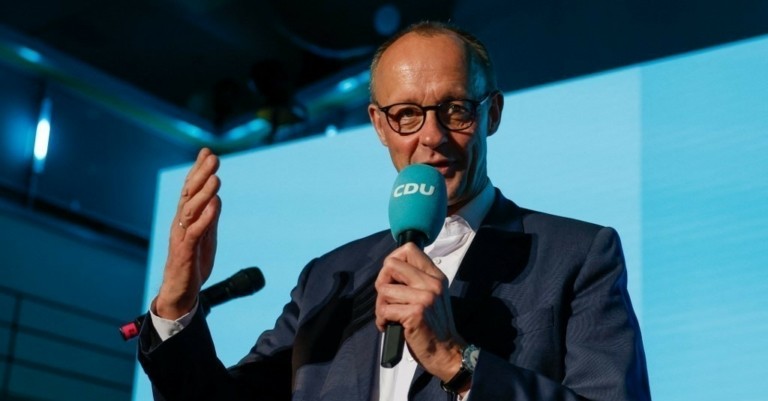 Ο Μερτς έκανε το πρώτο τηλεφώνημα για τον σχηματισμό κυβέρνησης με το SPD