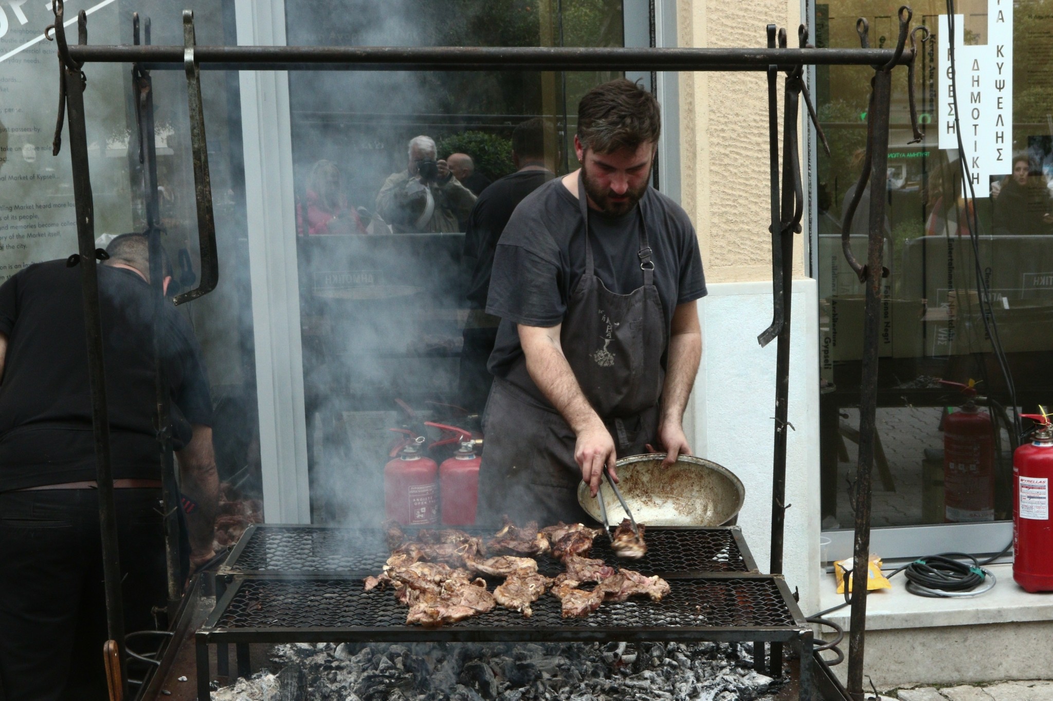 Pricefox: Πόσο θα κοστίσει φέτος το τραπέζι της Τσικνοπέμπτης