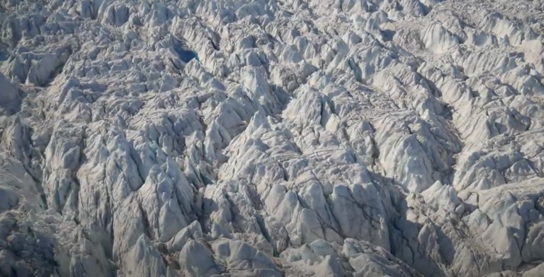 Κλιματική αλλαγή: «Σπάει» το στρώμα πάγου στη Γροιλανδία (vid)