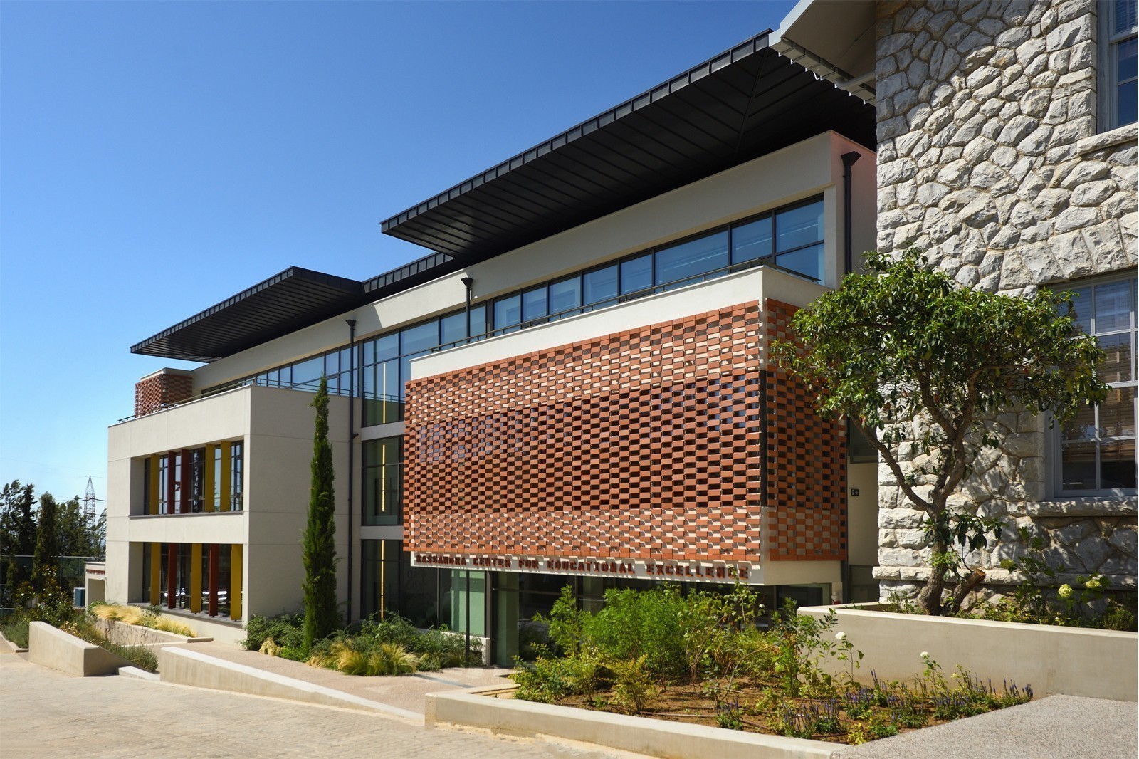 Οι εντυπωσιακές εγκαταστάσεις του κολλεγίου Ανατόλια που σχεδίασαν τρία αρχιτεκτονικά γραφεία