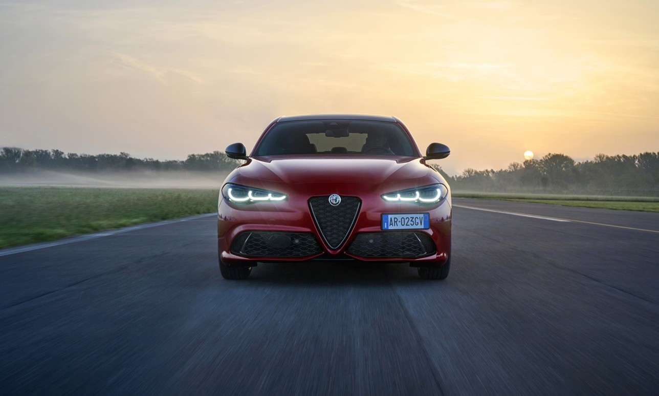 Η Stellantis αναζητά νέο CEO και ξανασκέφτεται το μέλλον της