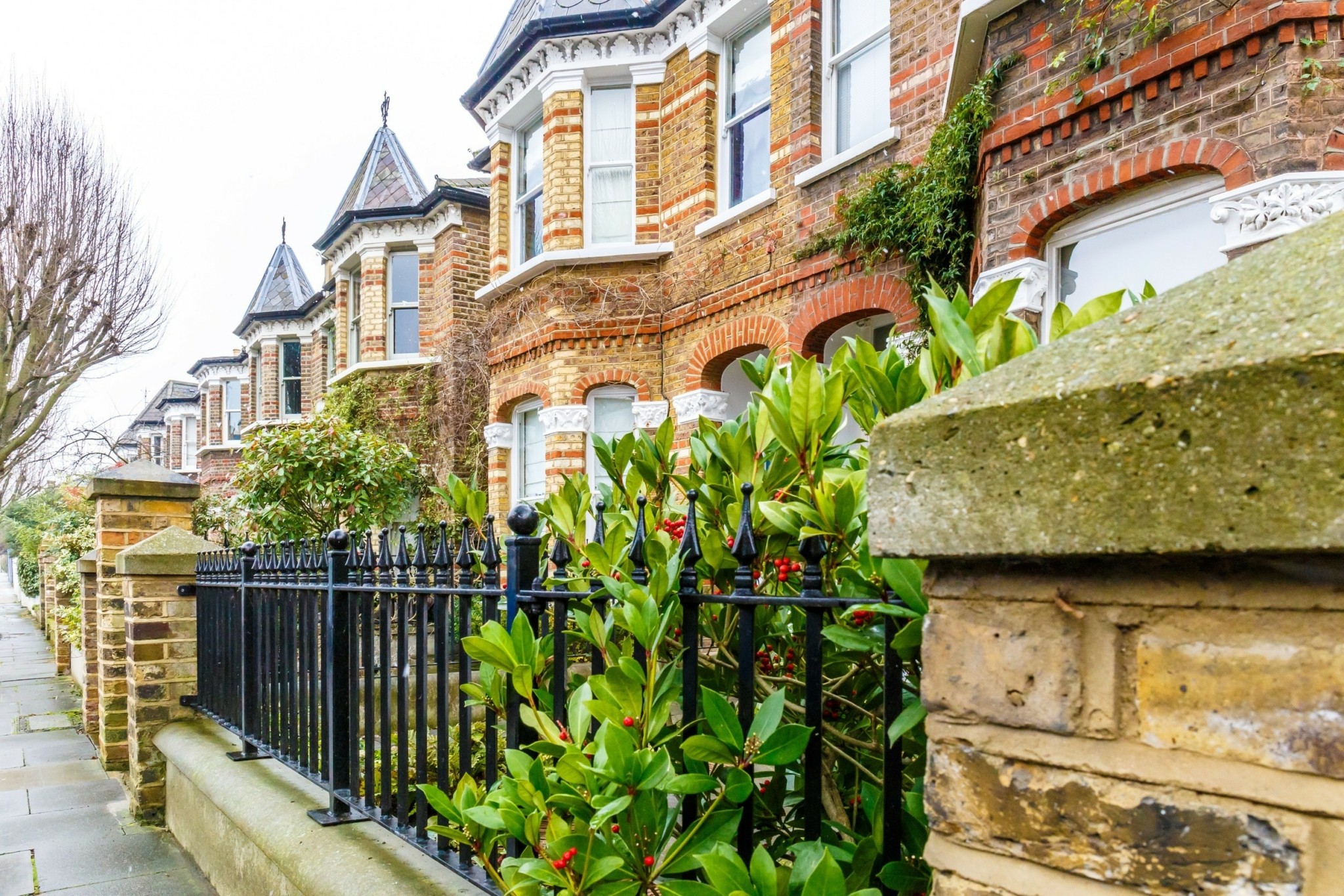 Βρετανία: Τρέχουν να προλάβουν οι αγοραστές πρώτης κατοικίας πριν την αύξηση της φορολογίας (πίνακες)