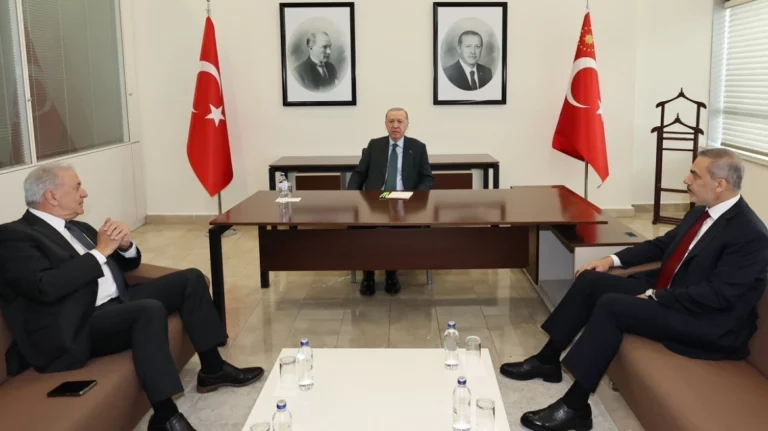 Στην Άγκυρα ο Αβραμόπουλος – Η συνάντηση με Ερντογάν και Φιντάν