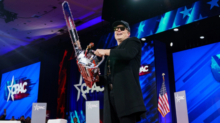 Θύελλα αντιδράσεων κατά των απολύσεων που έχει κάνει ο Μασκ στις δημόσιες υπηρεσίες