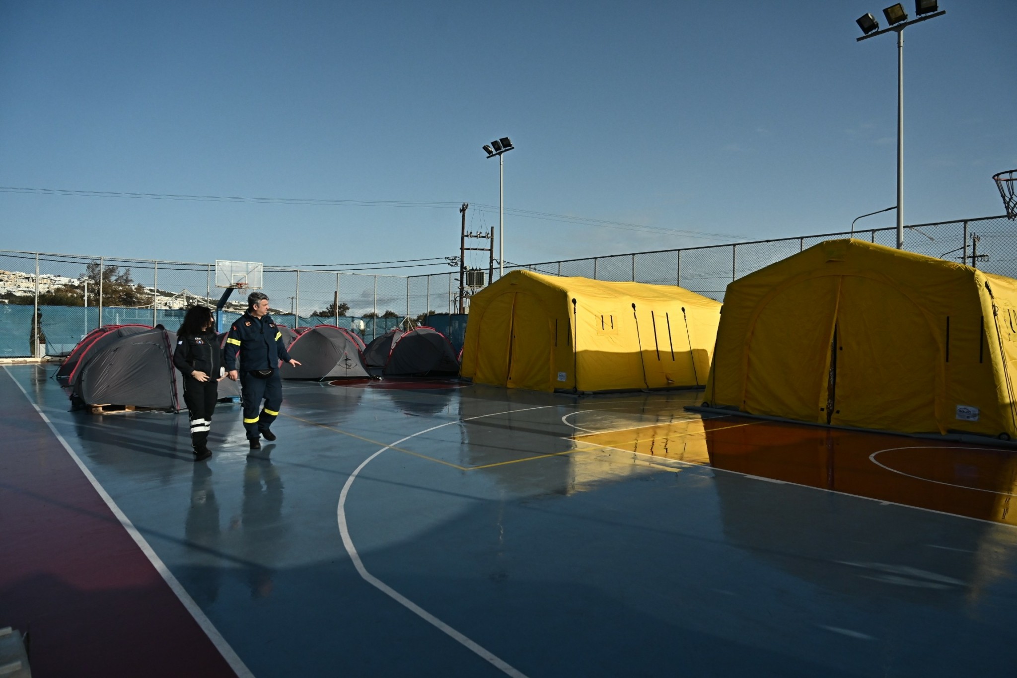 Σαντορίνη: Αγωνία για την πορεία των σεισμών – Χιλιάδες άτομα εγκαταλείπουν το νησί (upd)