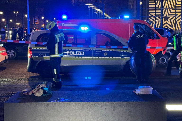 Βερολίνο: Επίθεση με μαχαίρι κοντά στο Μνημείο του Ολοκαυτώματος (tweet)