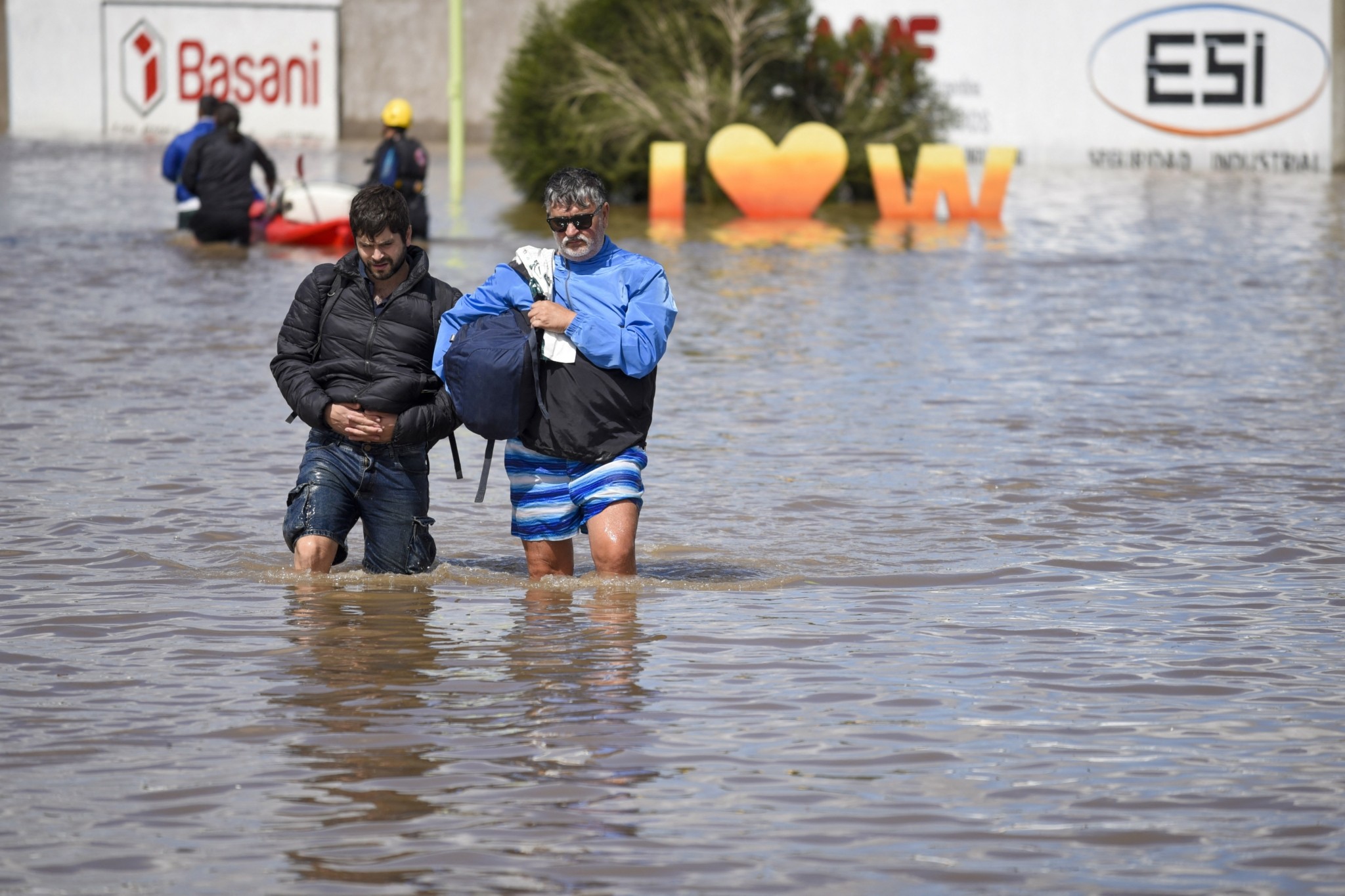 Πλημμύρες στην Αργεντινή: Τουλάχιστον 16 νεκροί, πάνω από 1.000 κάτοικοι εγκατέλειψαν τα σπίτια τους (tweets)