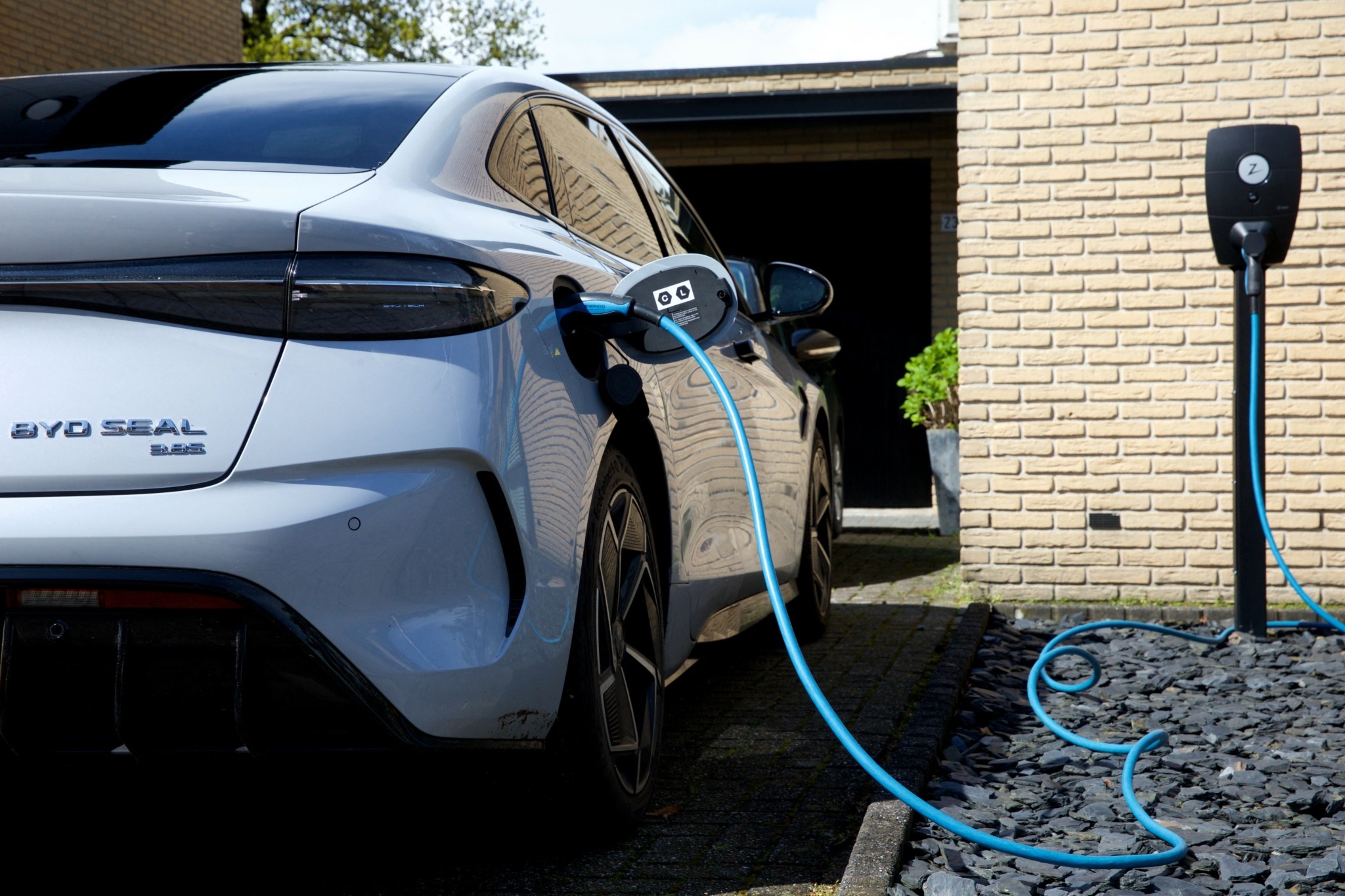 Η BYD φέρνει επανάσταση στη φόρτιση των ηλεκτρικών οχημάτων – 400 χιλιόμετρα αυτονομίας με μόλις 5 λεπτά