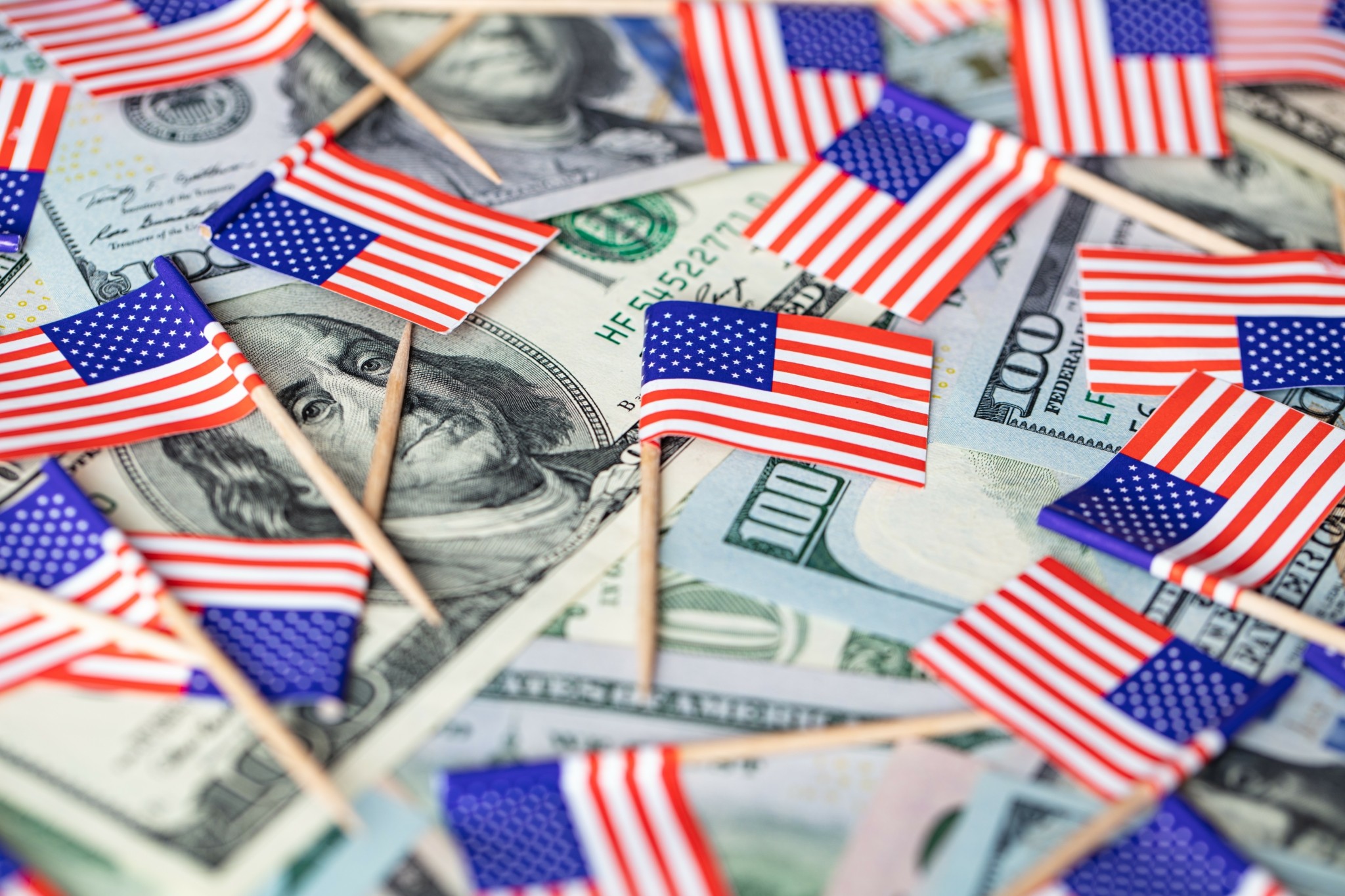 Πάνω από 4 στους 10 Αμερικανούς βλέπουν μείωση στο πραγματικό τους εισόδημα