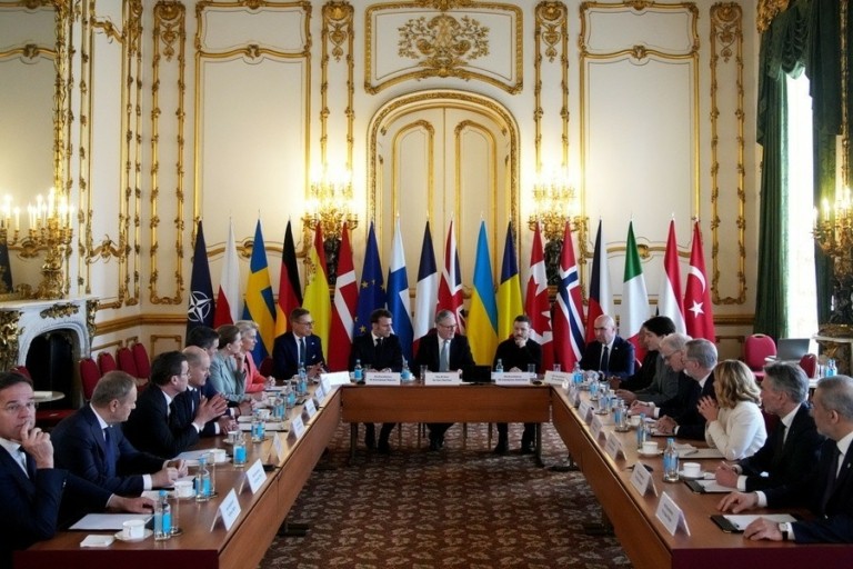 Σε εξέλιξη η κρίσιμη σύνοδος των 15 ευρωπαίων ηγέτων στο Λονδίνο για την Ουκρανία (pics + tweet)