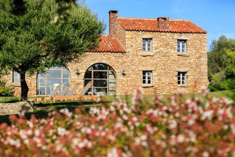 Δύο σπάνιες εμπειρίες στο “επαναστατικό” νησί της Μεσογείου