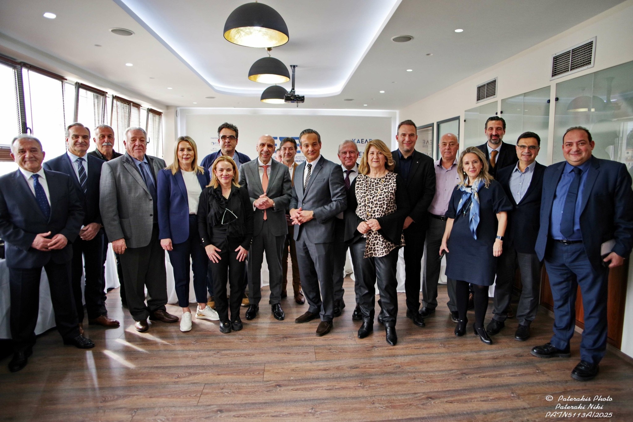 Ενίσχυση της συνεργασίας ΕΒΕΑ – ΕΣΕΕ για τη στήριξη των Εμπορικών Συλλόγων