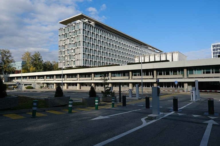 ΠΟΥ: Προτείνει απολύσεις και μείωση προϋπολογισμού μετά την απόσυρση των ΗΠΑ