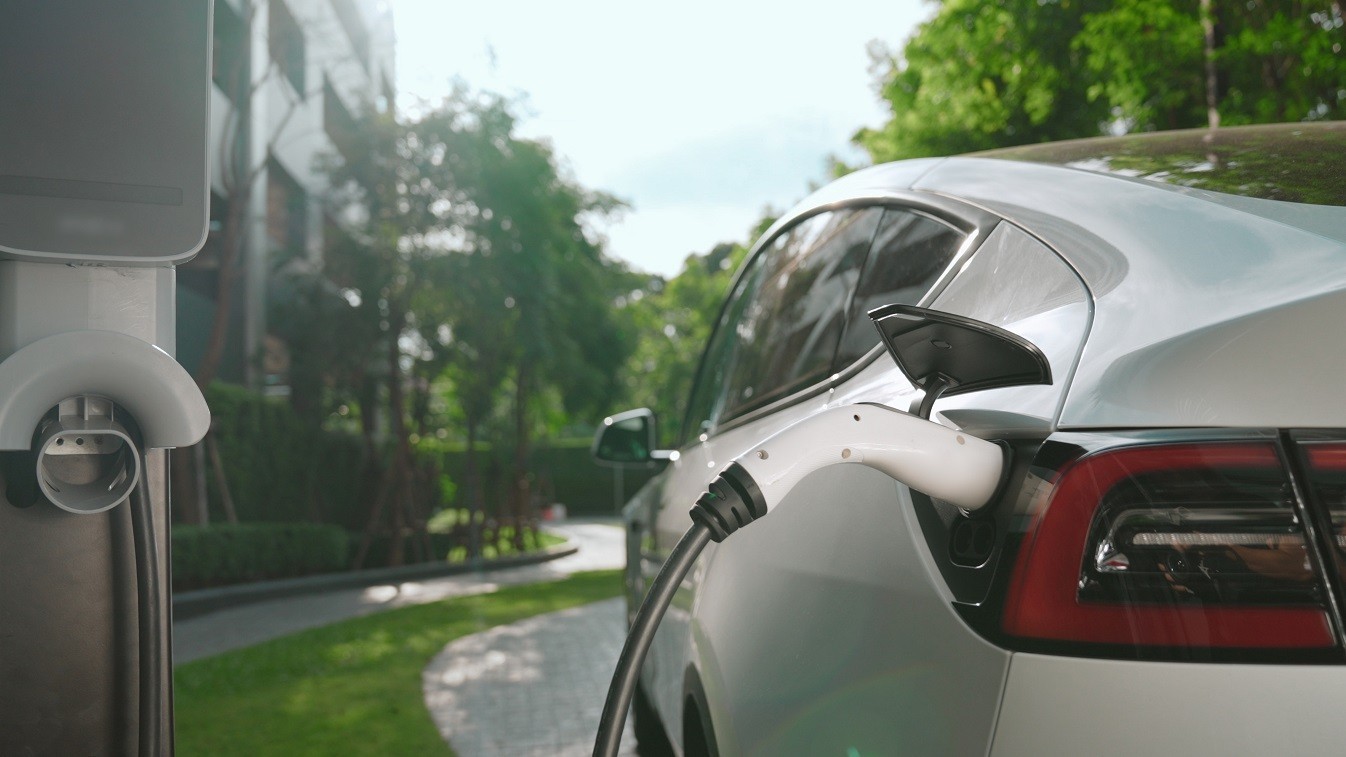 Η Toyota επιδιώκει τη μετάβαση στην ηλεκτροκίνηση «right on time»