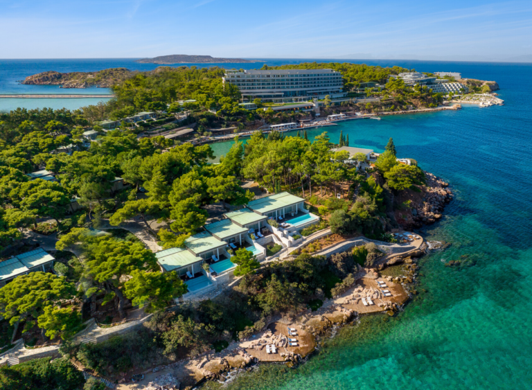 Four Seasons Astir Palace Hotel Athens: Βραβεύτηκε με 3 Michelin Keys στη νέα διάκριση του Οδηγού Michelin για ξενοδοχεία στην Ελλάδα