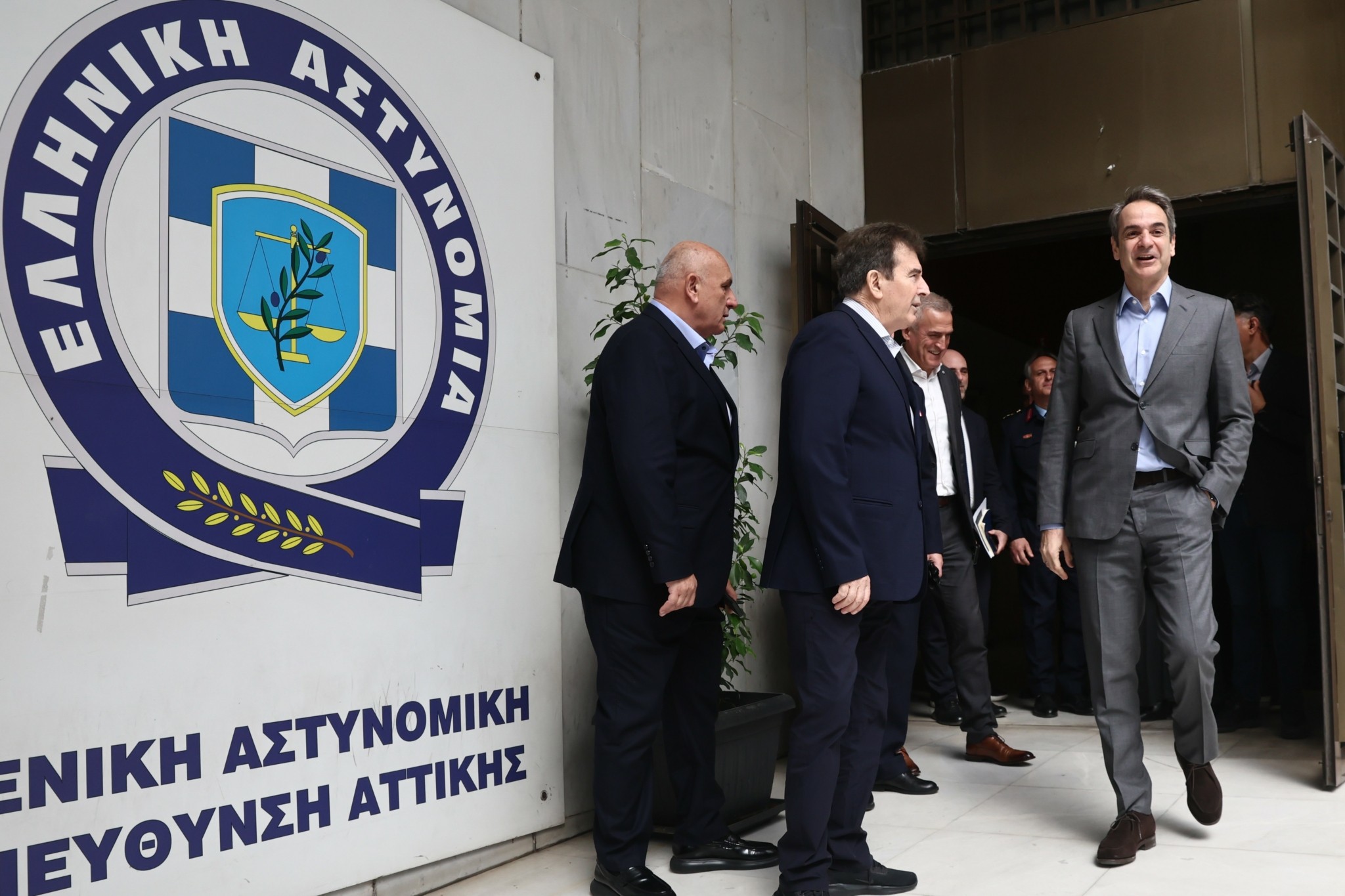 Μητσοτάκης από ελληνικό FBI: Νομιμότητα παντού, δεν υπάρχουν άβατα, δεν υπάρχουν εγκληματικές οργανώσεις πέραν του νόμου (pics +upd)