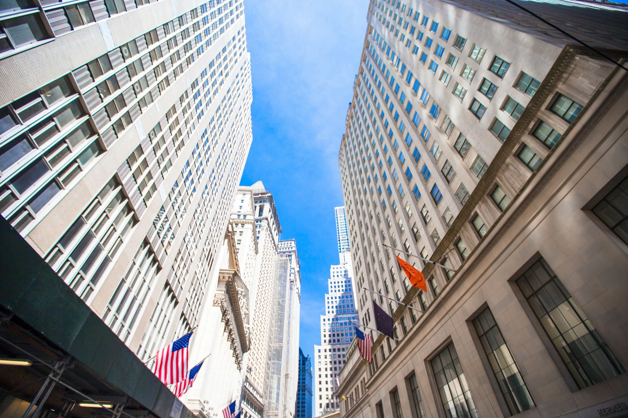 Το χειρότερο τρίμηνο από το 2023 καταγράφουν οι αμερικανικές τράπεζες