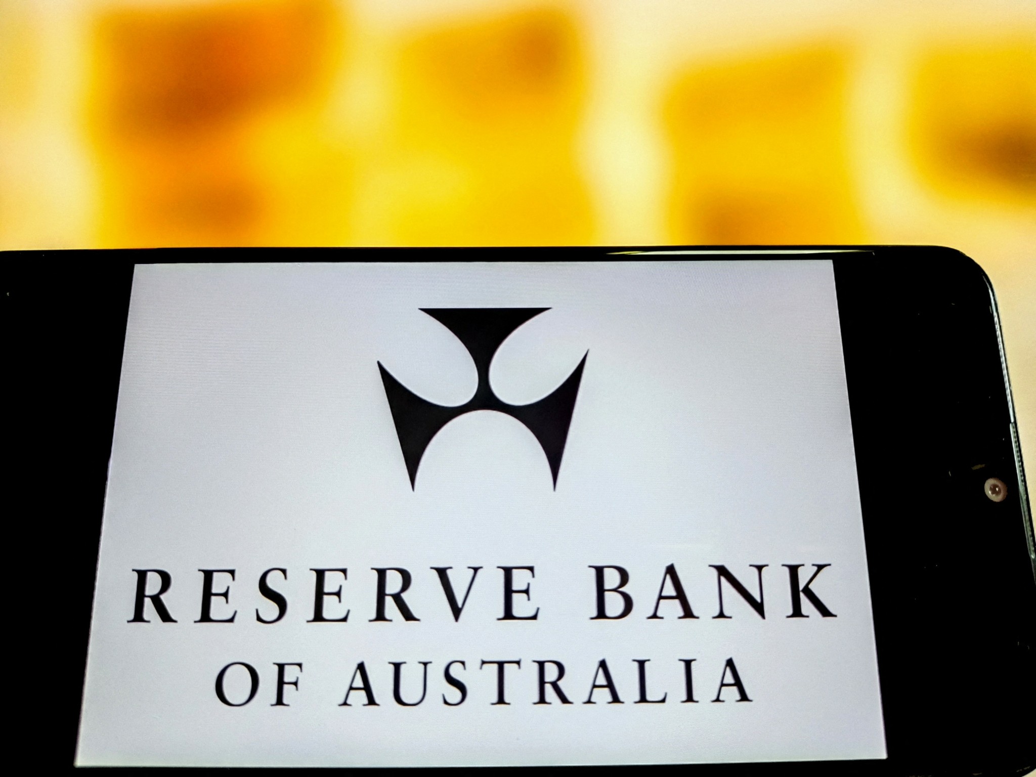 Η Αυστραλία κρατά αμετάβλητο το βασικό επιτόκιο ενώ ο πλανήτης προετοιμάζεται για τους δασμούς του Τραμπ (γραφήματα)