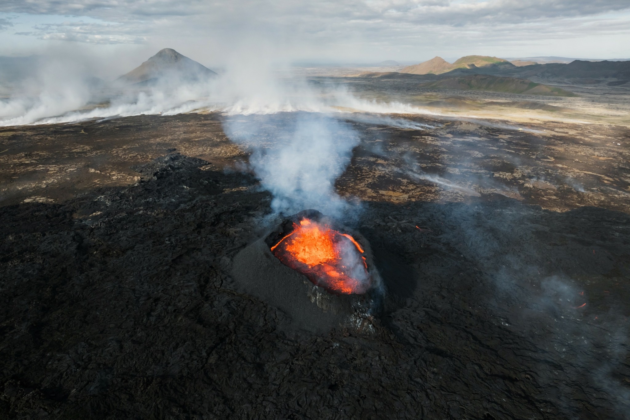 Έκρηξη στην Ισλανδία: Ηφαιστειακό μάγμα ρέει μετά από σεισμική δραστηριότητα