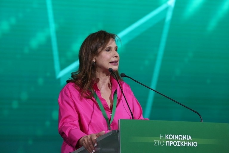 ΠΑΣΟΚ: Διεγράφη η Κατερίνα Μπατζελή για ένα χρόνο – «Ακραία απόφαση, η φοβικότητα συρρικνώνει και διχάζει» λέει η πρώην υπουργός