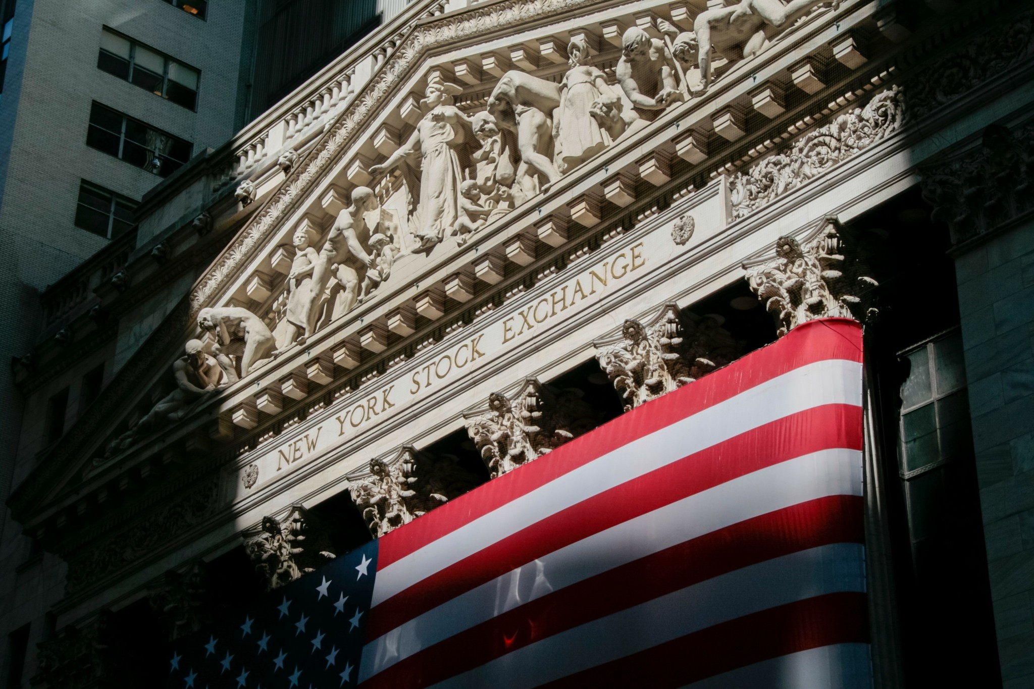 H «μαγική» δύναμη πίσω από τα νέα ρεκόρ της Wall Street