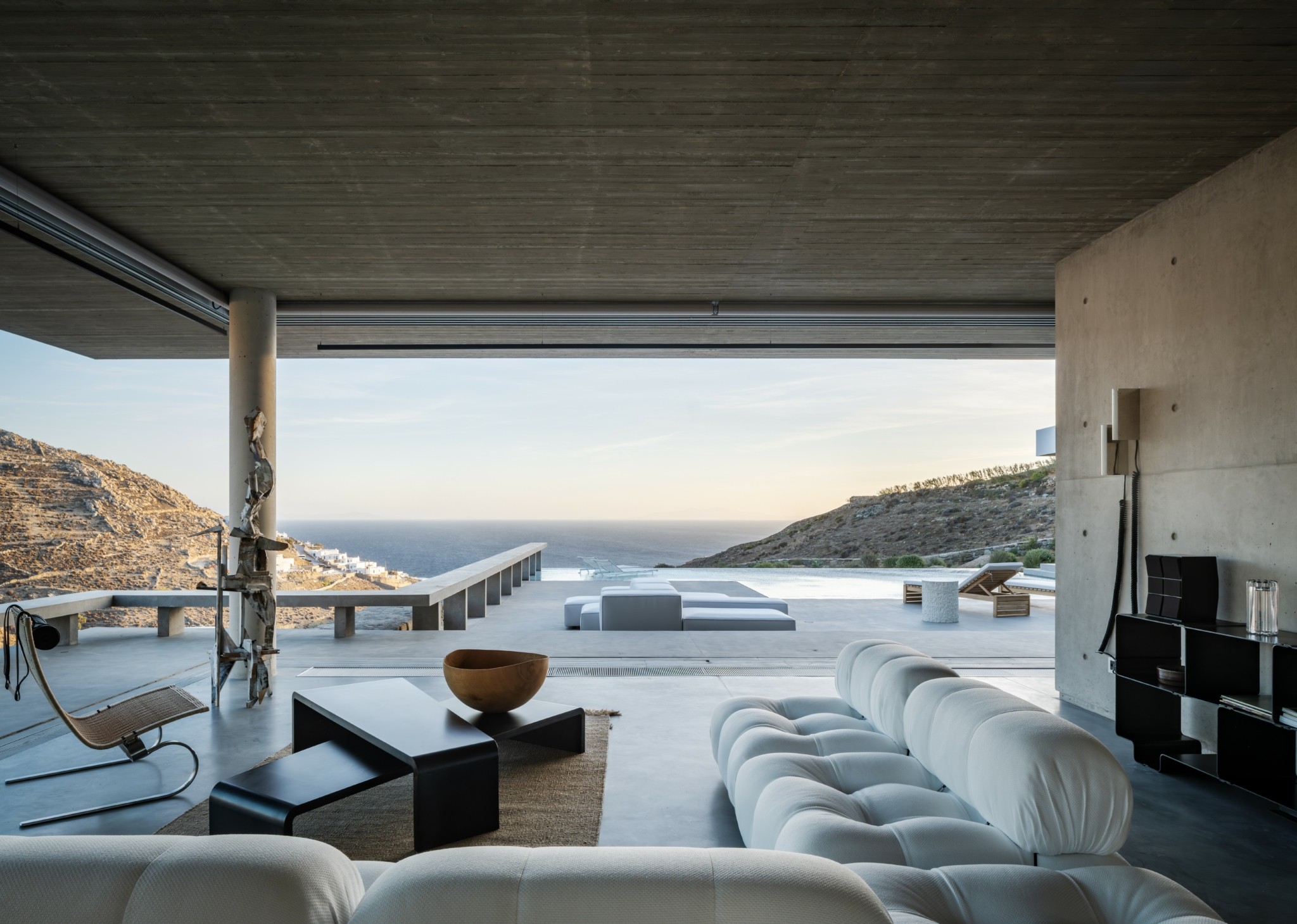 Αιμασιά: Η βίλα-αριστούργημα της Μυκόνου πωλείται για 24 εκατ. ευρώ