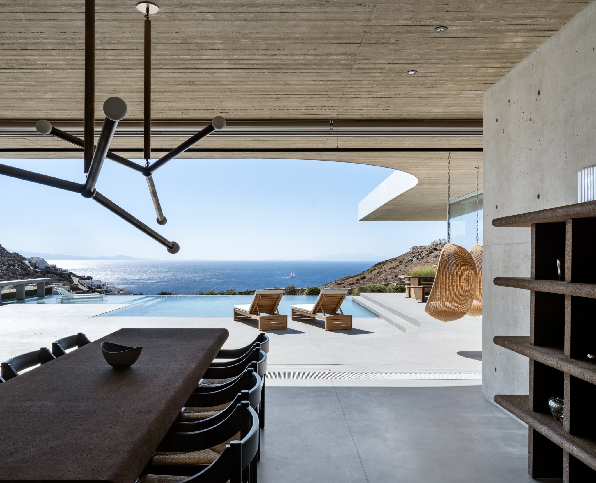 Αιμασιά: Η βίλα-αριστούργημα της Μυκόνου πωλείται για 24 εκατ. ευρώ