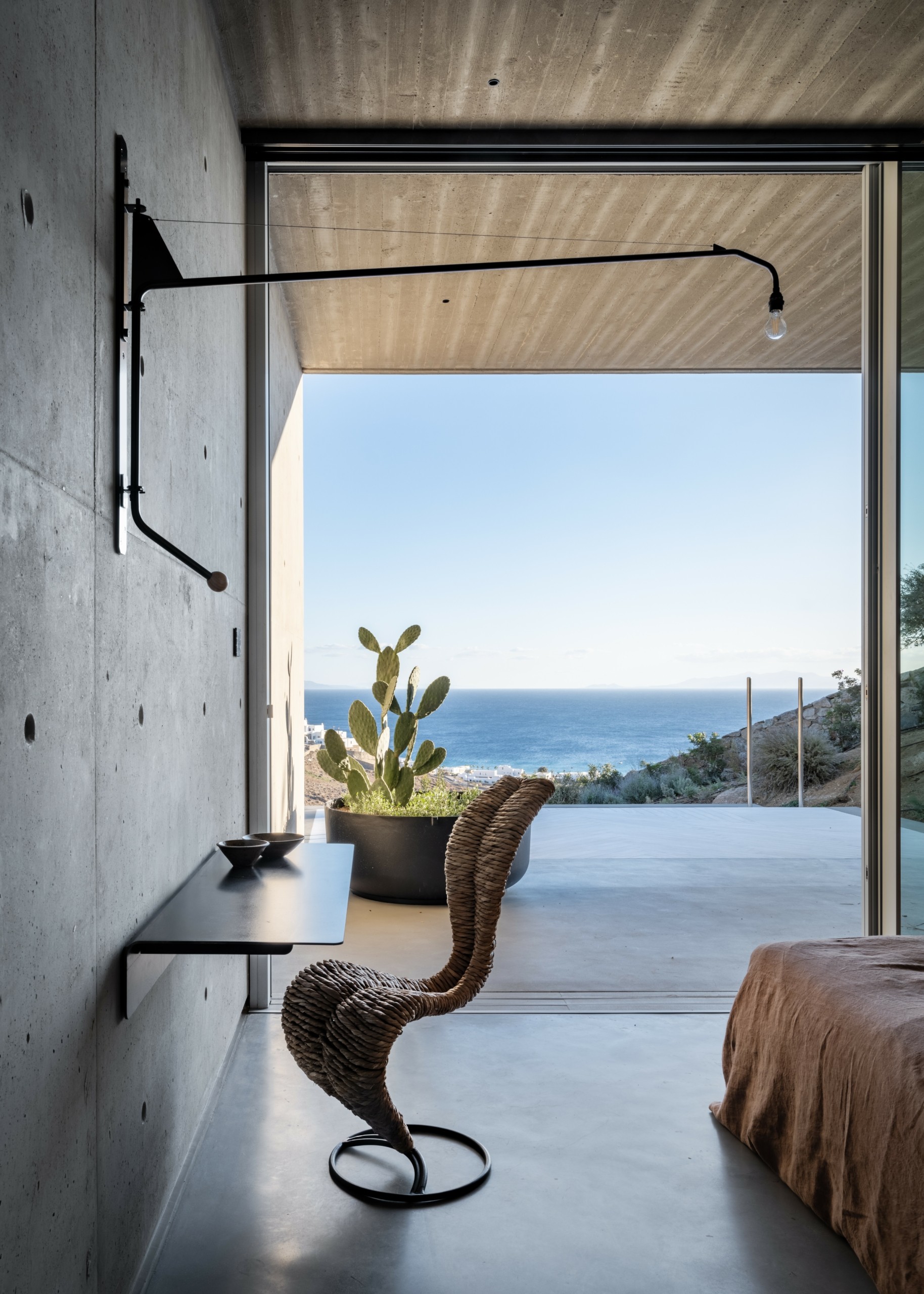 Αιμασιά: Η βίλα-αριστούργημα της Μυκόνου πωλείται για 24 εκατ. ευρώ