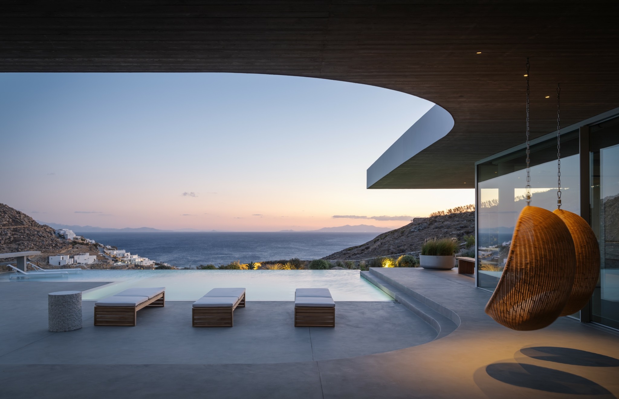 Αιμασιά: Η βίλα-αριστούργημα της Μυκόνου πωλείται για 24 εκατ. ευρώ