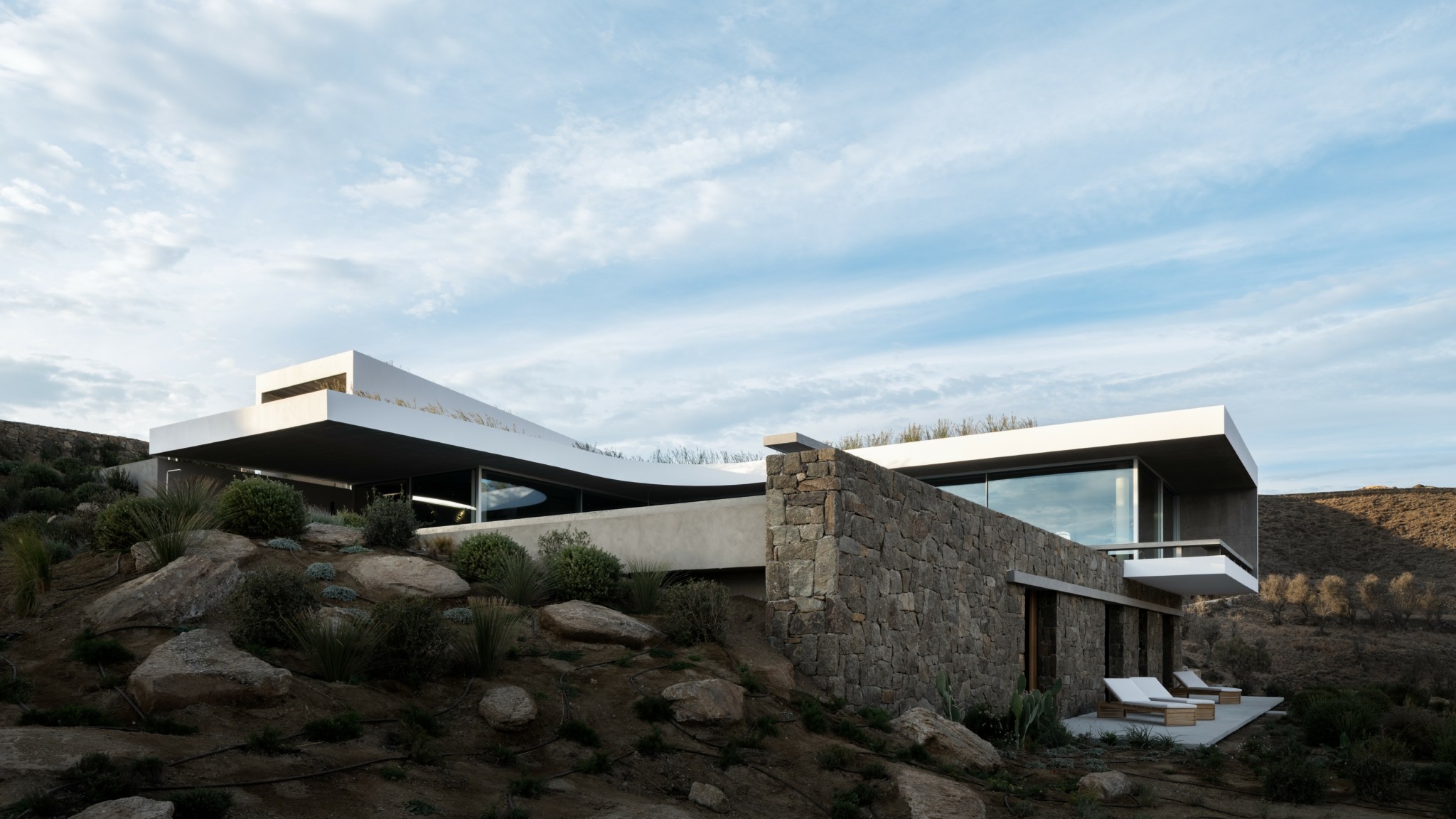 Αιμασιά: Η βίλα-αριστούργημα της Μυκόνου πωλείται για 24 εκατ. ευρώ