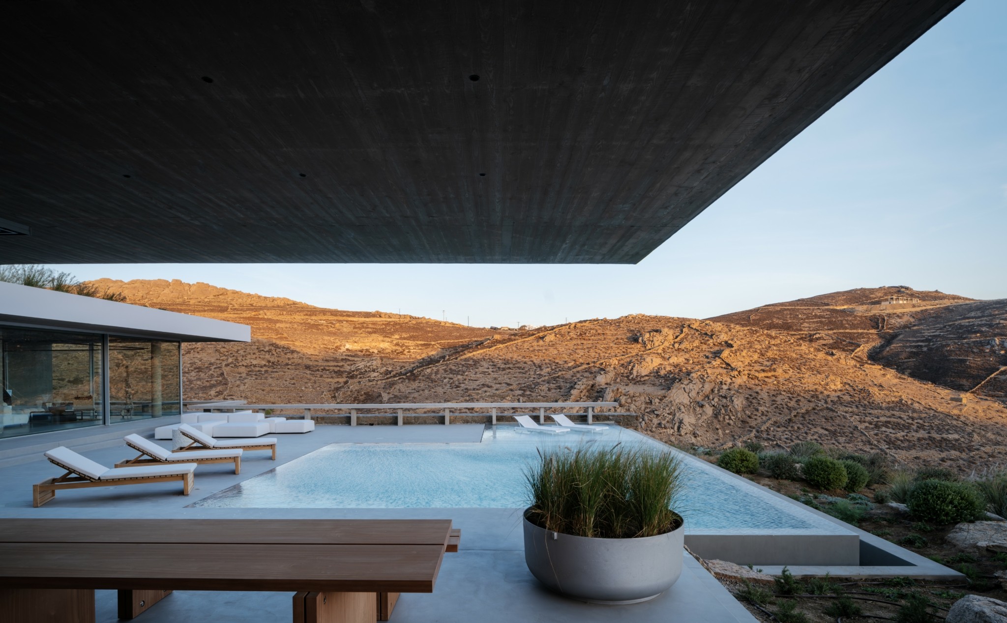 Αιμασιά: Η βίλα-αριστούργημα της Μυκόνου πωλείται για 24 εκατ. ευρώ