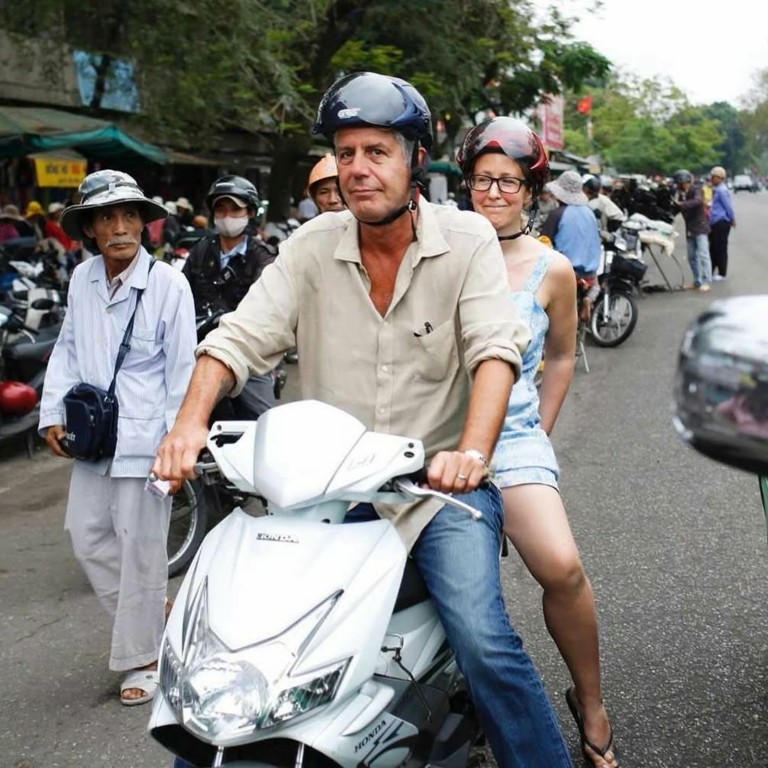 Πώς ήταν να δοκιμάζεις τις κουζίνες του κόσμου μαζί με τον Anthony Bourdain