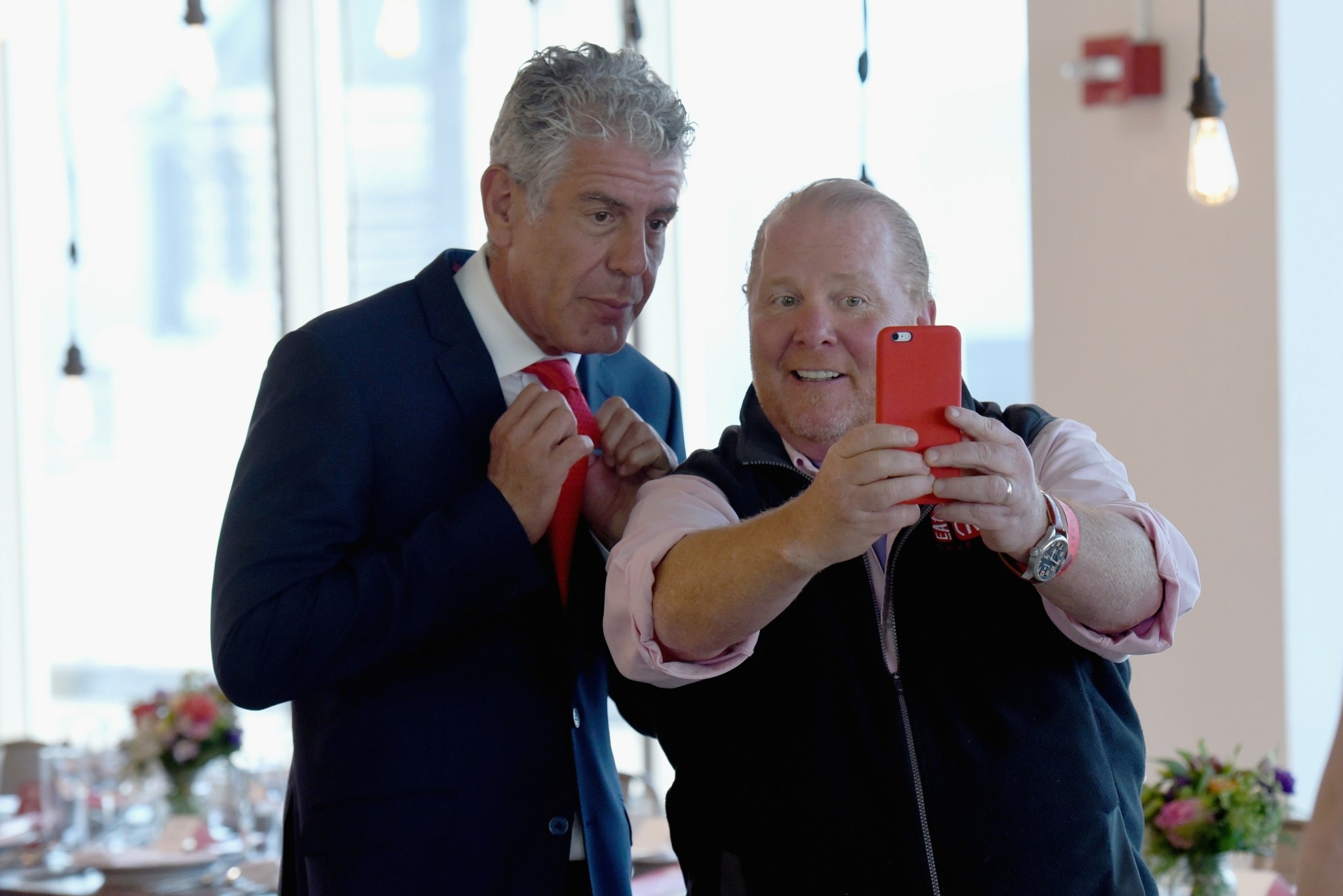 Πώς ήταν να δοκιμάζεις τις κουζίνες του κόσμου μαζί με τον Anthony Bourdain