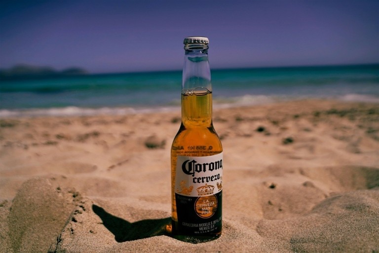 Οι απελάσεις Τραμπ «χτυπούν» Corona και Modelo