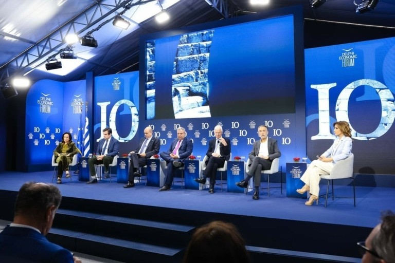 Δασμοί Τραμπ και στρατηγική αφύπνιση: Οι προκλήσεις για Ευρώπη και Ελλάδα στο Φόρουμ των Δελφών