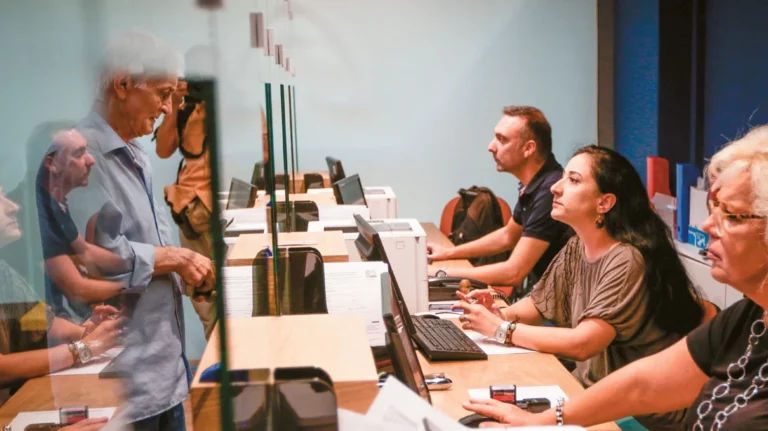 Πώς οι πολίτες θα αξιολογούν το Δημόσιο – Υλοποιείται η νέα πλατφόρμα, πότε παρουσιάζεται