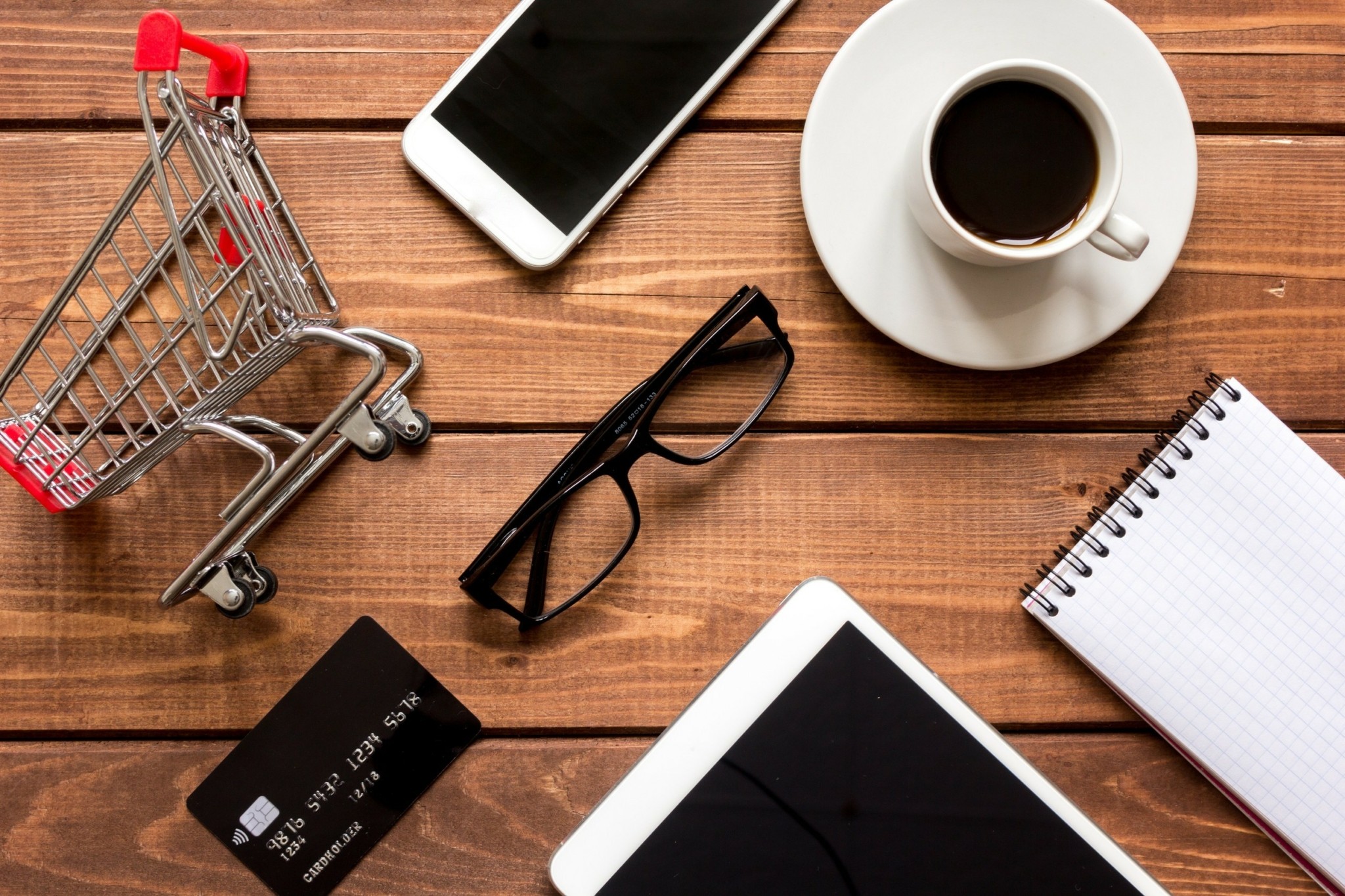 Η νέα εποχή στο ηλεκτρονικό εμπόριο – Οι έξι βασικές τάσεις με επίκεντρο την τεχνητή νοημοσύνη