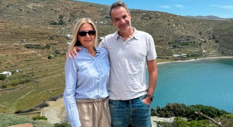 Μητσοτάκης: Η φωτογραφία με τη Μαρέβα και οι ευχές για το Πάσχα