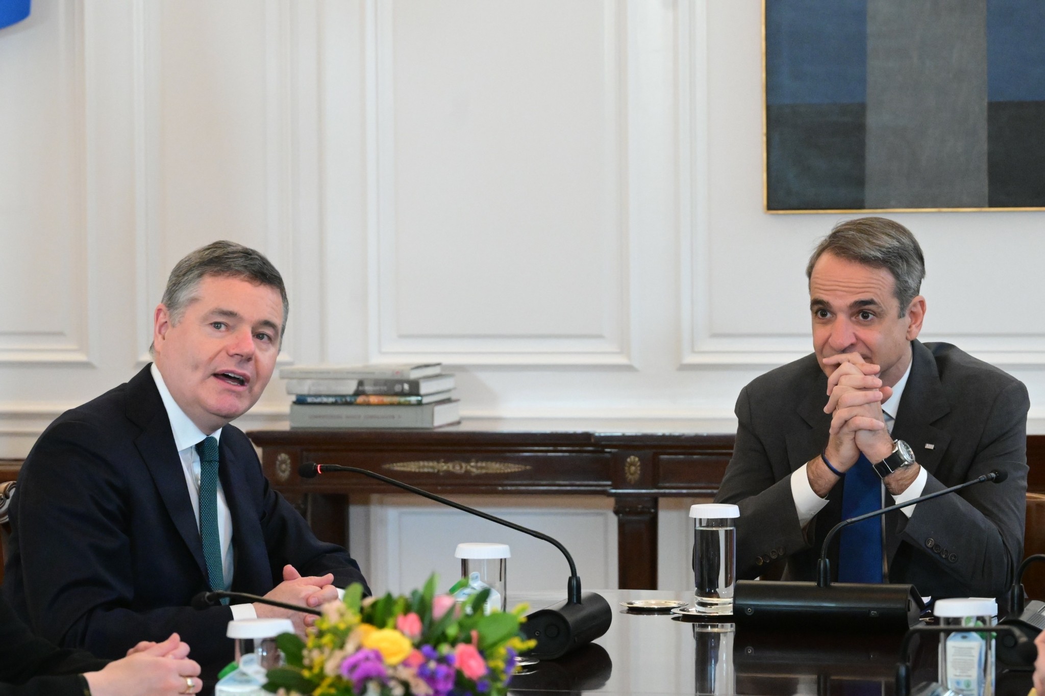 Μητσοτάκης – Ντόναχιου στο Μαξίμου: Η ελληνική οικονομία κάνει διαρκή πρόοδο – Ξεπερνάμε τους στόχους για να στηρίξουμε τα εισοδήματα