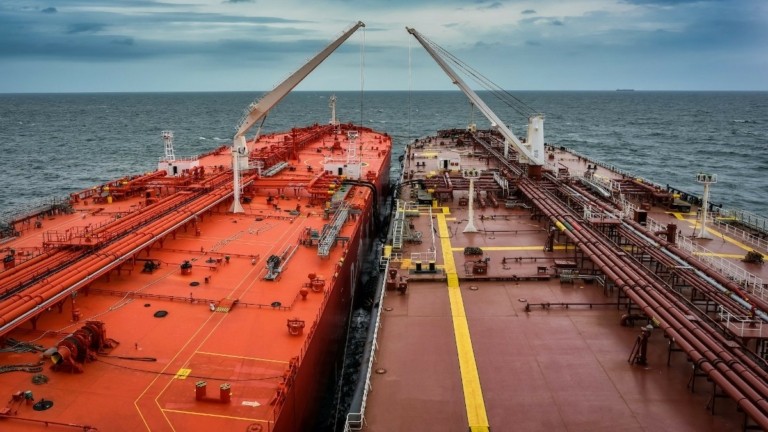 Πιέσεις στην Ελλάδα για εμπάργκο στις πωλήσεις ελληνόκτητων πλοίων προς τη Ρωσία