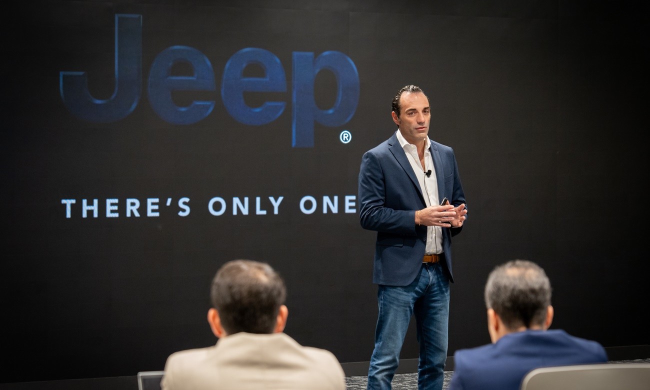 Ο επικεφαλής της Stellantis στις ΗΠΑ, Αντόνιο Φιλόζα, πιθανότερος διάδοχος του Ταβάρες