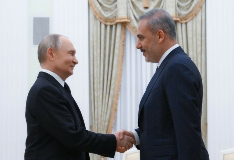 Επίσκεψη Φιντάν στη Μόσχα: Η Τουρκία επιθυμεί να φιλοξενήσει τις επόμενες συνομιλίες Ουκρανίας-Ρωσίας (tweets)