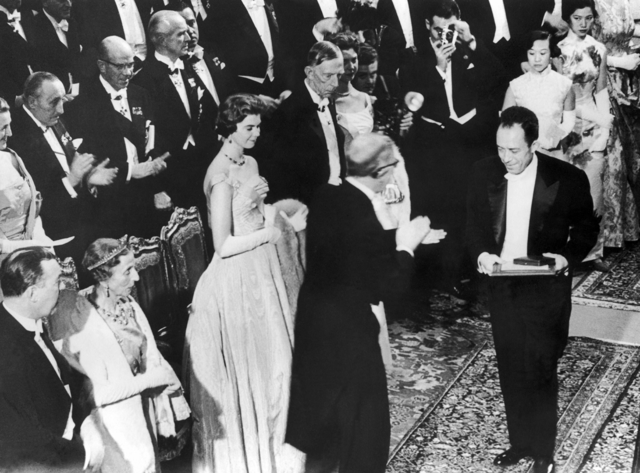 Ο Αλμπέρ Καμύ, η KGB και το γαλλικό μυθικό αυτοκίνητο