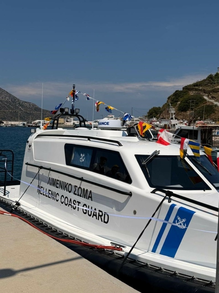 Στους Φούρνους το πρώτο από τα 11 νέα πλωτά ασθενοφόρα του Λιμενικού (pic)