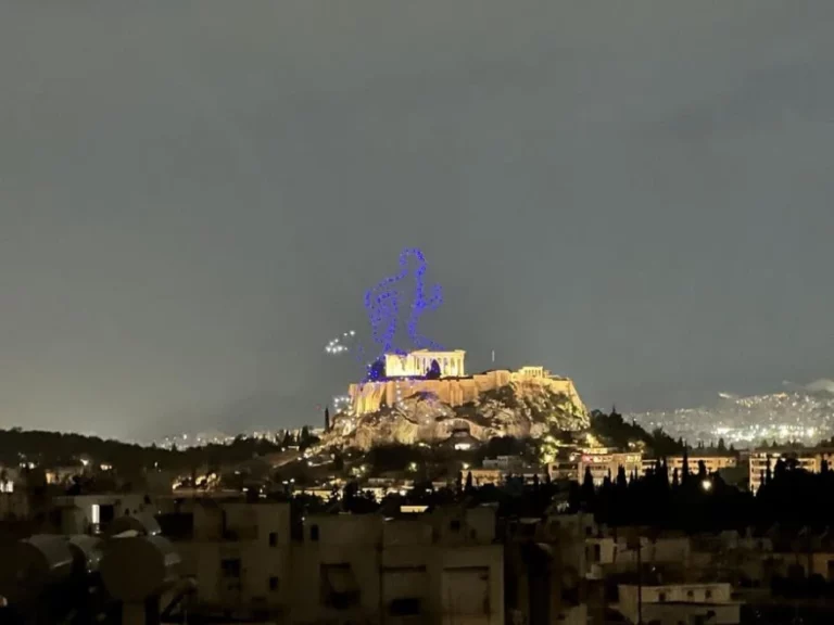 Υπ. Πολιτισμού: Μηνύσεις κατά παντός υπευθύνου για το drone show πάνω από την Ακρόπολη (vid)