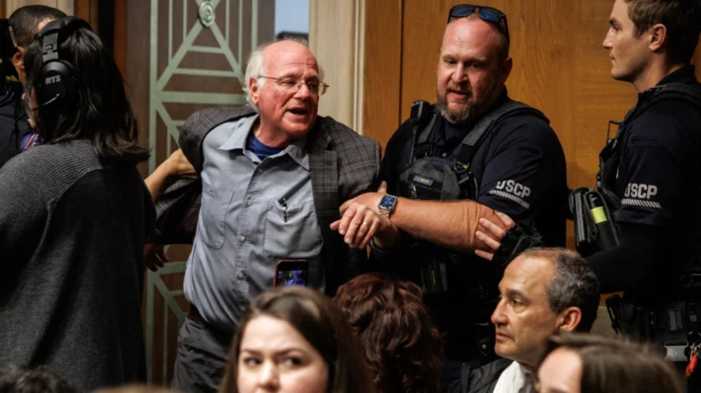 Χειροπέδες στον συνιδρυτή της Ben & Jerry’s για ακτιβιστική παρέμβαση υπέρ της Γάζας (tweet)