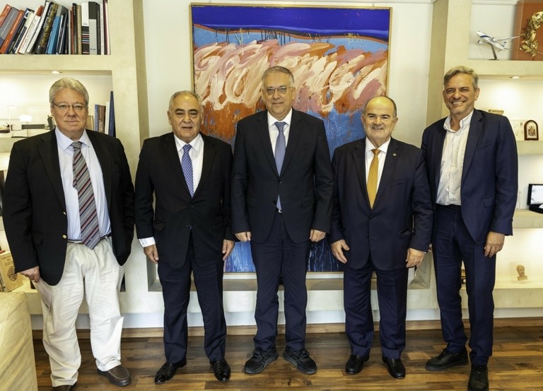 Συνάντηση ΕΕΑ – Θεοδωρικάκου: Στο επίκεντρο η μικρομεσαία επιχειρηματικότητα