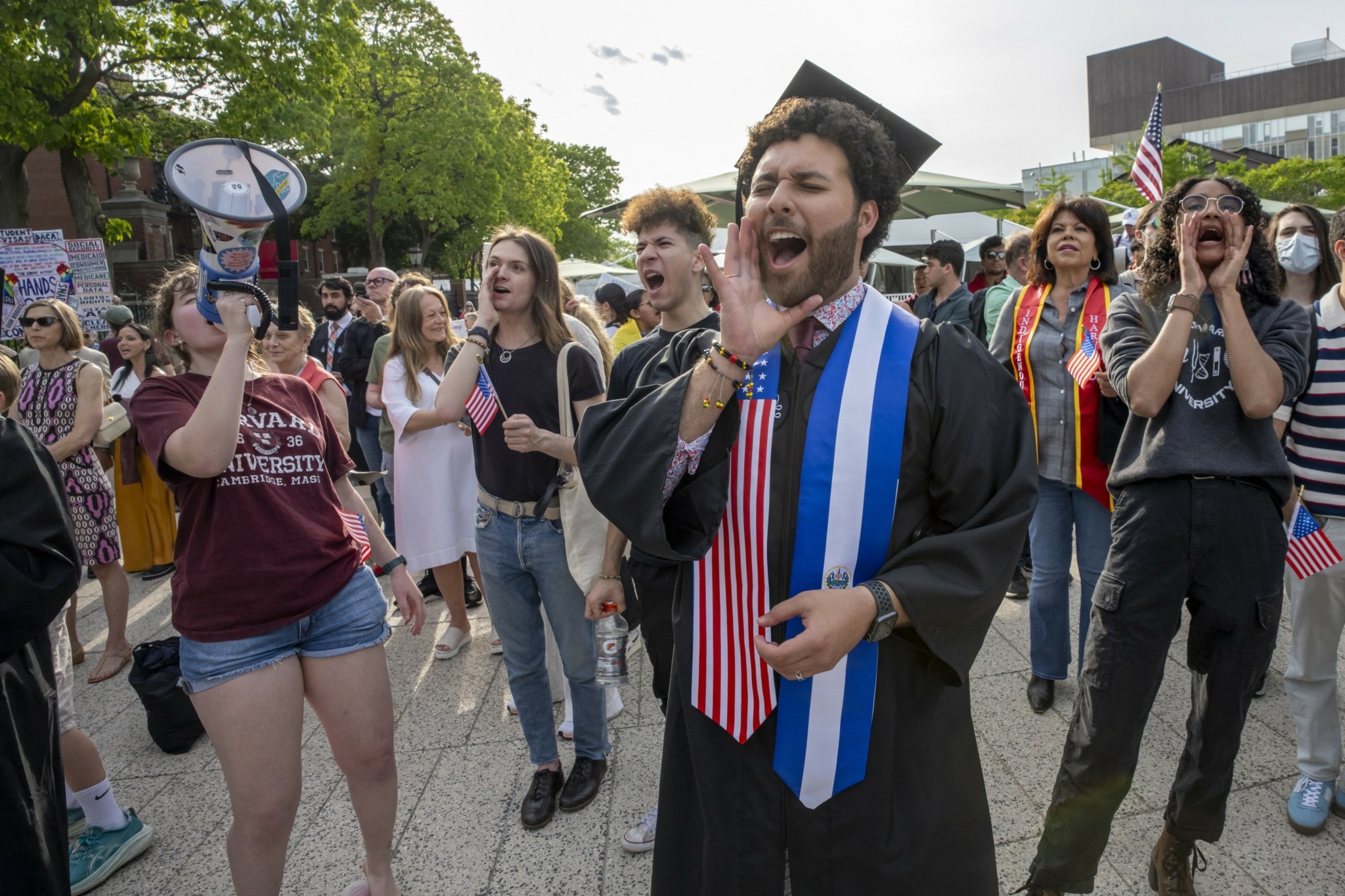 Χάρβαρντ: Διαδηλώσεις εκατοντάδων φοιτητών – Αντιδρούν στη νέα επίθεση της κυβέρνησης Τραμπ
