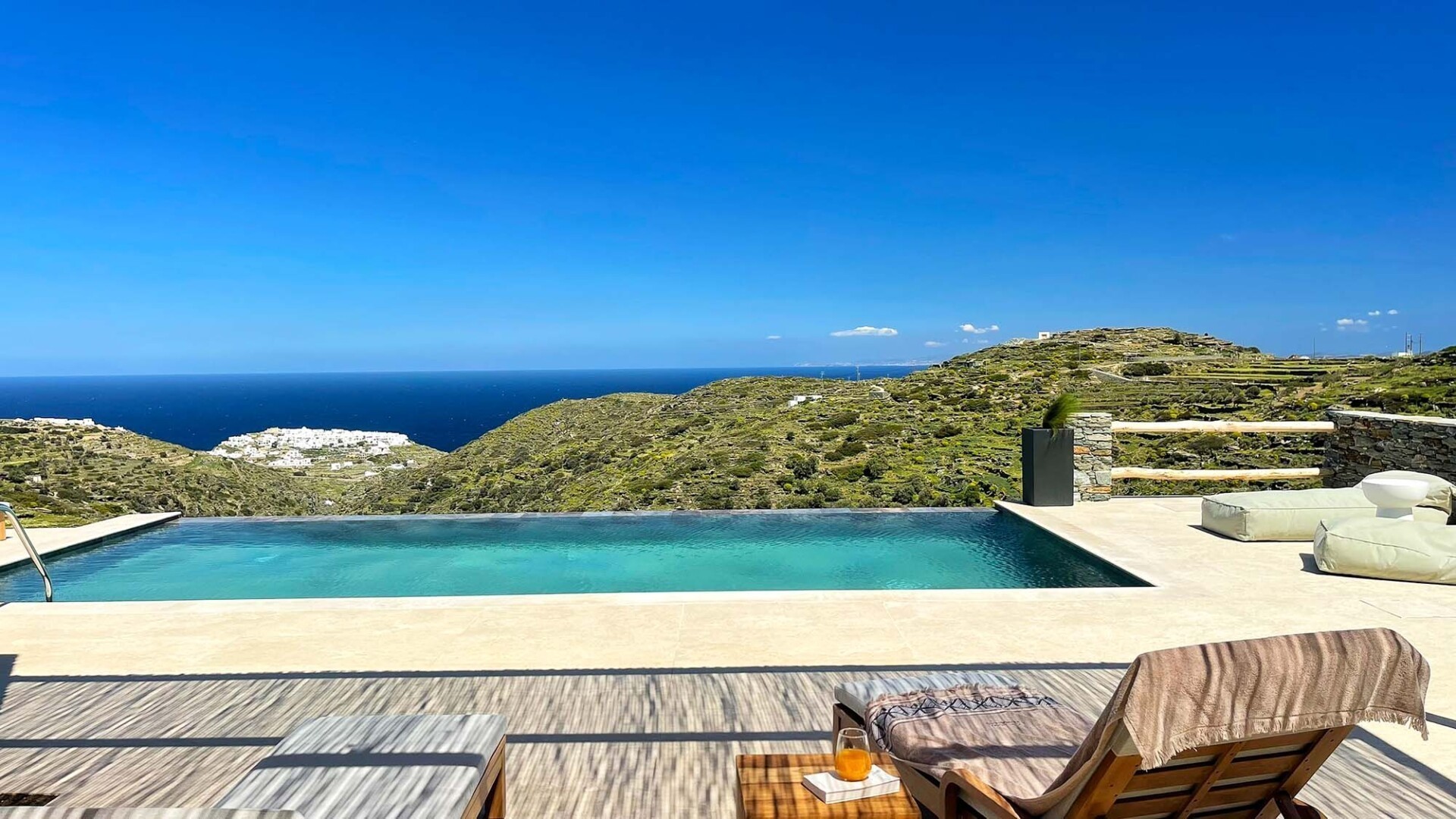 Σίφνος: Η Mythic Villa είναι ένα εντυπωσιακό καταφύγιο χαλάρωσης